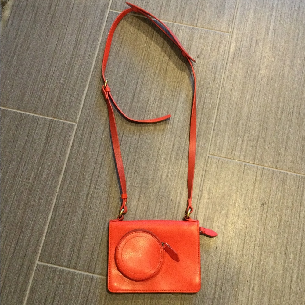 Kelsi dagger ca,era hand cross bag